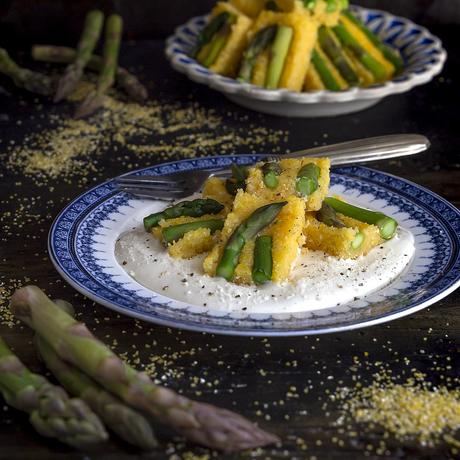 Asparagi con polenta e crema di formaggio asparagi-con-polenta-su-crema-di-formaggio-antipasto-ricetta-facile-veloce-contemporaneo-food