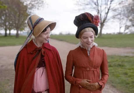 I mantelli rossi delle fanciulle di Highbury | Un dettaglio dal film “Emma.” di Autumn De Wilde I mantelli rossi delle fanciulle di Highbury | Un dettaglio dal film “Emma.” di Autumn De Wilde