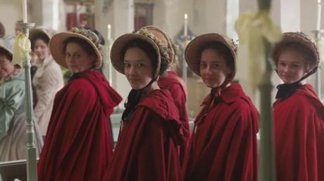 I mantelli rossi delle fanciulle di Highbury | Un dettaglio dal film “Emma.” di Autumn De Wilde I mantelli rossi delle fanciulle di Highbury | Un dettaglio dal film “Emma.” di Autumn De Wilde