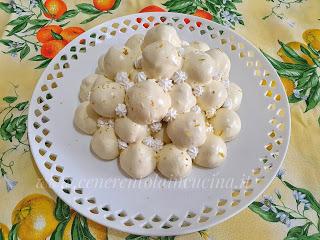 Profiteroles al limone. Profiteroles al limone.