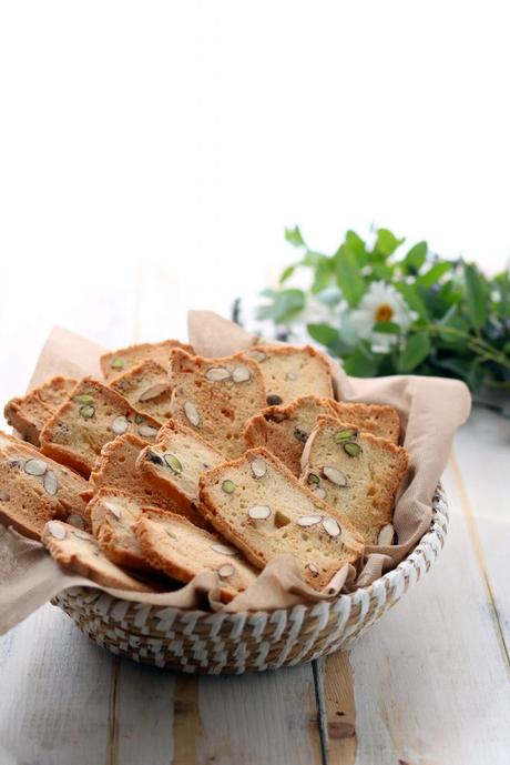 Tegole mandorle e pistacchi Tegole mandorle e pistacchi