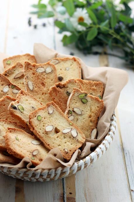 Tegole mandorle e pistacchi Tegole mandorle e pistacchi