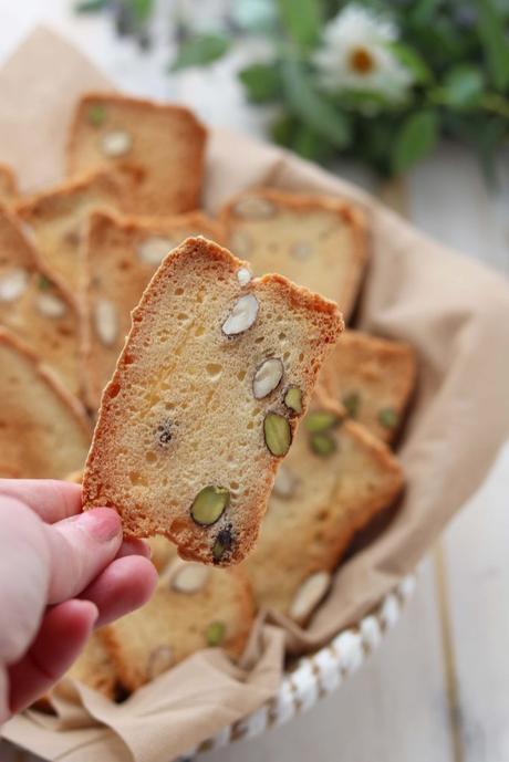 Tegole mandorle e pistacchi Tegole mandorle e pistacchi