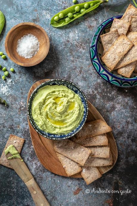 Hummus di piselli e Crackers allo Za'atar Hummus di piselli e Crackers allo Za'atar