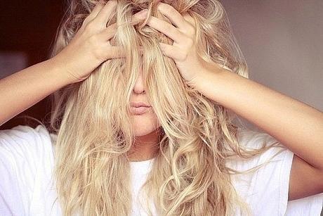 NON DANNEGGIARE I TUOI CAPELLI! CONSIGLI PER CAPELLI BELLI, FORTI E SANI A CASA PROPRIA NON DANNEGGIARE I TUOI CAPELLI! CONSIGLI PER CAPELLI BELLI, FORTI E SANI A CASA PROPRIA