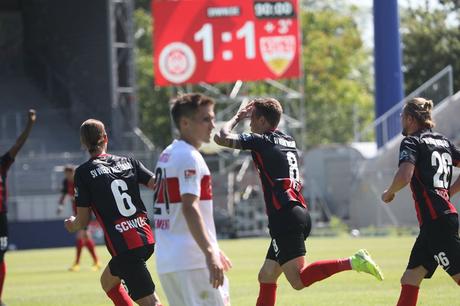 Zweite Bundesliga, 26° giornata: in vetta non vince nessuno, ma l’Amburgo ora è secondo Zweite Bundesliga, 26° giornata: in vetta non vince nessuno, ma l’Amburgo ora è secondo