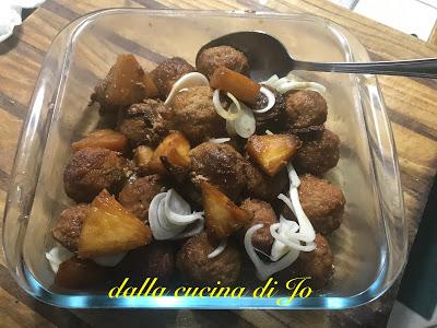 Polpette di vitello con ananas e salsa teriyaki Polpette di vitello con ananas e salsa teriyaki