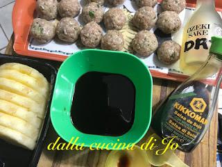 Polpette di vitello con ananas e salsa teriyaki Polpette di vitello con ananas e salsa teriyaki