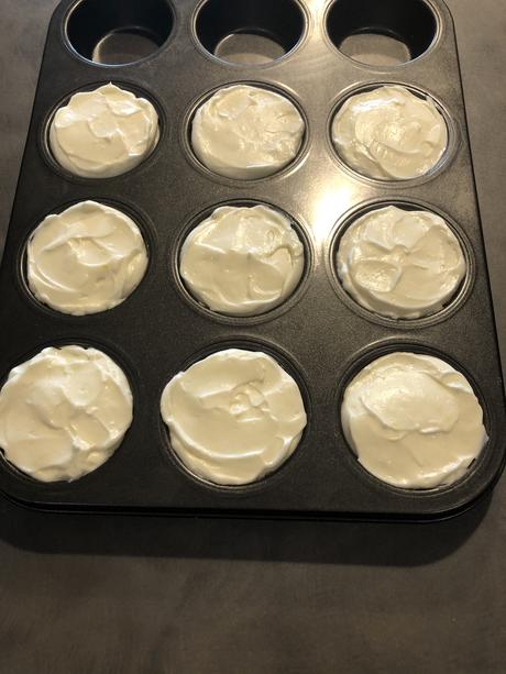 MINI CHEESECAKE CON FRAGOLE MINI CHEESECAKE CON FRAGOLE