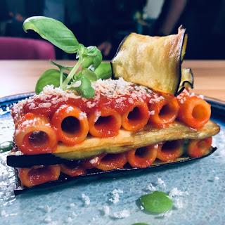 LA PASTA ALLA NORMA DELLO CHEF PEPPE BARONE PROTAGONISTA DELLA RUBRICA “CAPOLAVORI ITALIANI IN CUCINA” CURATA DA PAOLO MARCHI SU STRISCIA LA NOTIZIA LA PASTA ALLA NORMA DELLO CHEF PEPPE BARONE PROTAGONISTA DELLA RUBRICA “CAPOLAVORI ITALIANI IN CUCINA” CURATA DA PAOLO MARCHI SU STRISCIA LA NOTIZIA