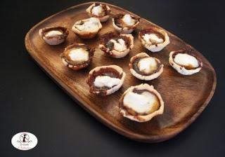 Cestini di farina di riso, marmellata di birra e formaggio di capra. Finger food da friggitrice ad aria Cestini di farina di riso, marmellata di birra e formaggio di capra. Finger food da friggitrice ad aria