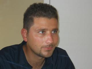 Segnalazione L’amore si fa in quattro (Vol.1) di Raffaele Napolitano Segnalazione L’amore si fa in quattro (Vol.1) di Raffaele Napolitano