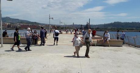 Riapre il pontile di Bagnoli, l’assessora Menna: “Gente ordinata e con mascherina” Riapre il pontile di Bagnoli, l’assessora Menna: “Gente ordinata e con mascherina”