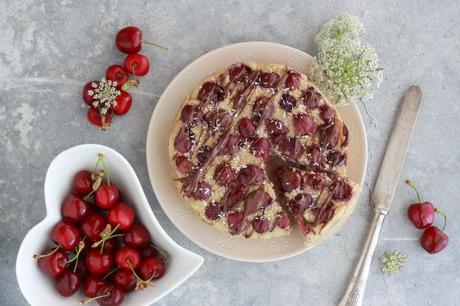 Torta di ciliegie senza burro, glutine e zucchero (ricetta vegan) Torta di ciliegie senza burro, glutine e zucchero (ricetta vegan)