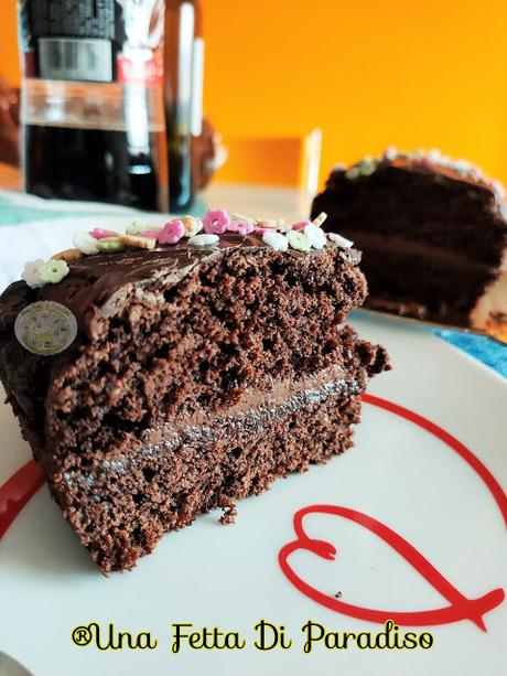 Torta Al Cioccolato Farcita e Glassata Torta Al Cioccolato Farcita e Glassata