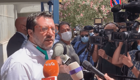 Matteo Salvini cavalca la polemica contro Mimmo Parisi e finisce per difenderlo Matteo Salvini cavalca la polemica contro Mimmo Parisi e finisce per difenderlo