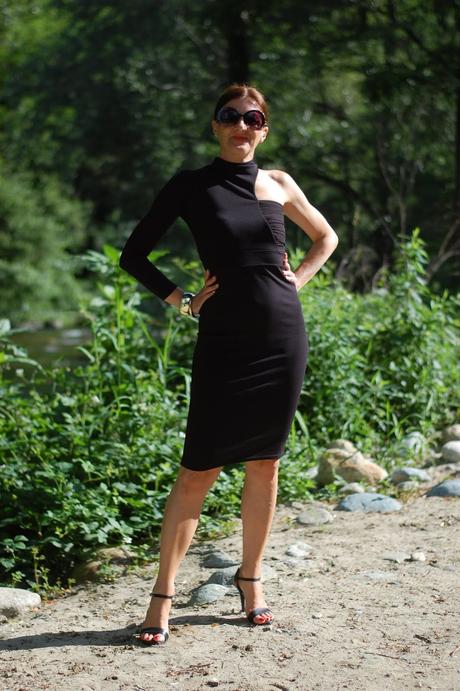 abito sexy di lusso nero outfit estrema eleganza