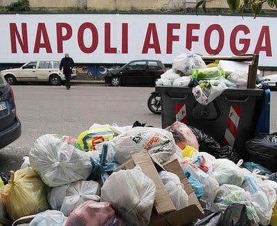 Napoli, rifiuti in fiamme per tutto il week-end. Via libera allo smaltimento fuori regione. Speciale Week-End +24