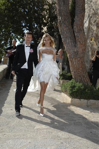 La Modella Anja Rubik Sposa a Majorca