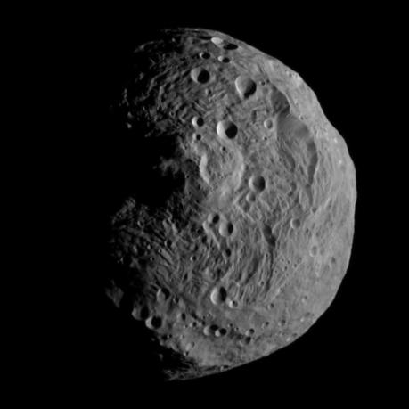 Foto HD di Vesta, uno degli asteroidi più grandi del Sistema Solare