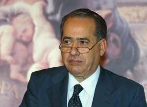 Pisanu trattato come uno sceicco mentre torna nella sua Sardegna. Super scorta.