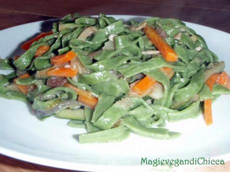 Tagliatelle alle bietoline con ratatouille di verdure