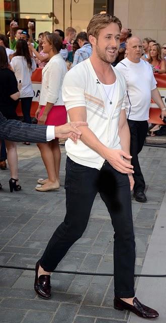 Ryan Gosling ha detto che per colpa di Clooney ci si bagna nei pantaloni