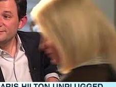 Paris Hilton alzata arrabbiata durante un'intervista persa vista