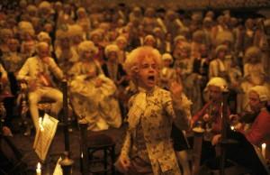 Tom Hulce interpreta Mozart in Amadeus (1984) di Milos Forman Mozart e Salieri: Concerto per Rimini
