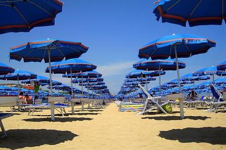 novita spiaggia riccione Sondaggio YLU: porterete il vostro smartphone in spiaggia?