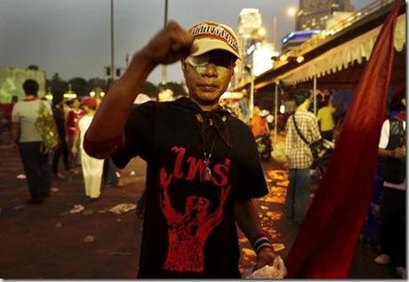 Thailand, Bangkok, Red Shirts behind barricade at Sala Daeng intersection, 22 April 2010