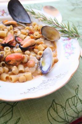 Zuppetta di cicerchie e frutti di mare...per Gente del Fud e anche un po per me