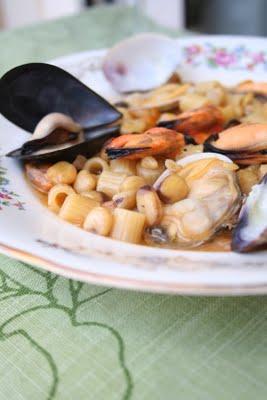 Zuppetta di cicerchie e frutti di mare...per Gente del Fud e anche un po per me