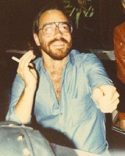 http://upload.wikimedia.org/wikipedia/commons/thumb/b/bc/Al_Di_Meola_%281979%29.jpg/250px-Al_Di_Meola_%281979%29.jpg