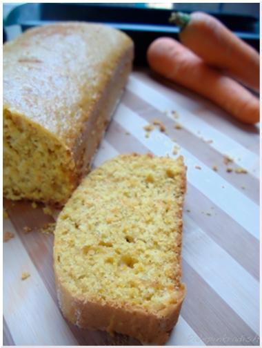 Torta di carote a colazione, in attesa dei taccuini di viaggio dalla Cambogia. Rinunce che a volte fanno piacere.