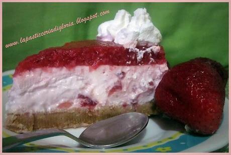 Torta allo yogurt con fragole