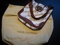 Una Louis Vuitton a 250 euro ? una cintura D&G a soli...