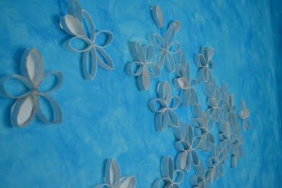 Un romantico muro di fiori bianchi/ A romantic wall of white flowers