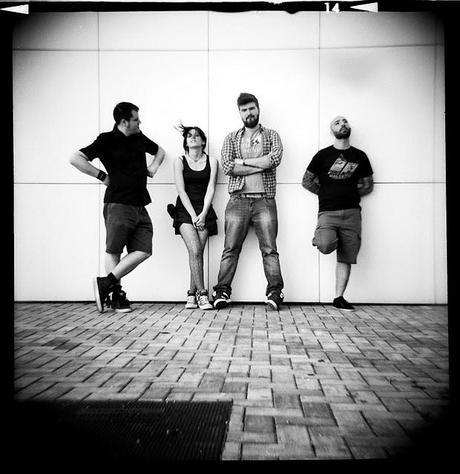 LOMOGRAPHY • Penelope sulla Luna con Diana F+ Edelwaiss e Ilford FP4 plus 125