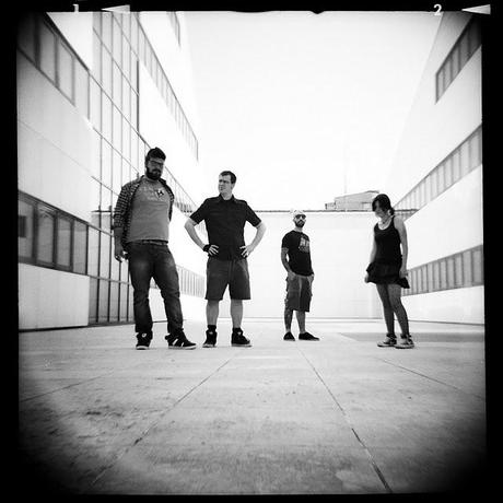 LOMOGRAPHY • Penelope sulla Luna con Diana F+ Edelwaiss e Ilford FP4 plus 125