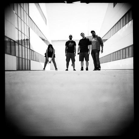 LOMOGRAPHY • Penelope sulla Luna con Diana F+ Edelwaiss e Ilford FP4 plus 125