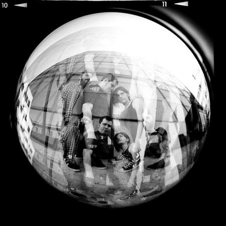 LOMOGRAPHY • Penelope sulla Luna con Diana F+ Edelwaiss e Ilford FP4 plus 125