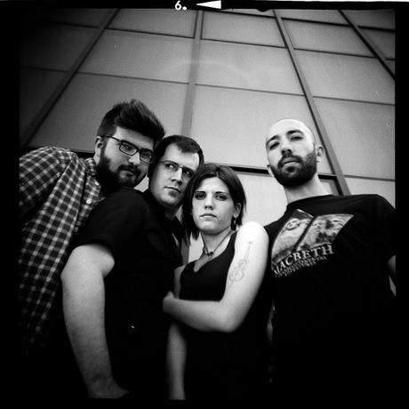 LOMOGRAPHY • Penelope sulla Luna con Diana F+ Edelwaiss e Ilford FP4 plus 125