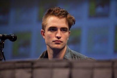 Il ciuffo di Robert Pattinson a San Diego ha preso una brutta piega