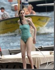 1Anne-Hathaway-Capri-072211-435x580