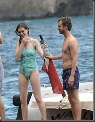 6Anne-Hathaway-Capri-072211-435x580