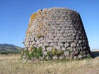 ARCHEOLOGIA: NURAGHI SARDI E BROCHS SCOZZESI