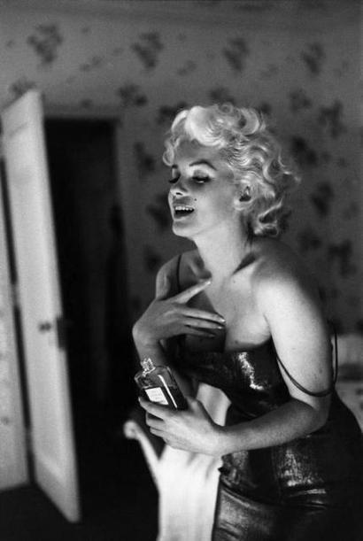 http://www.perfume-reviews-blog.com/wp-content/uploads/2010/03/marilyn-monroe-chanel-no-5-ad.jpg