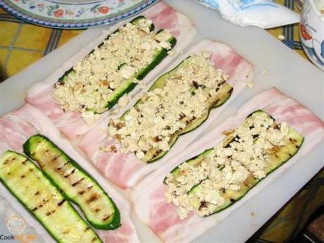 Involtini di bacon ai pinoli