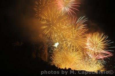 con stupendi fuochi artificiali si sono appena conclusi i...